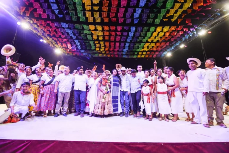 Las tradiciones de la Costa oaxaqueña visten de alegría y color la playa Zicatela con la Guelaguetza del Mar   