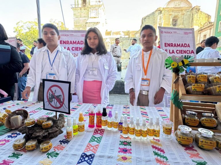 Muestran estudiantes de secundaria talento y vocación científica en Enramada de la Ciencia 2024