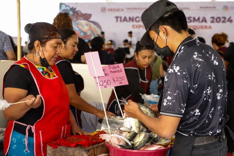 Inauguran Tianguis Cuaresma 2024, Expo Acuícola y Pesquera en la Plaza de la Danza