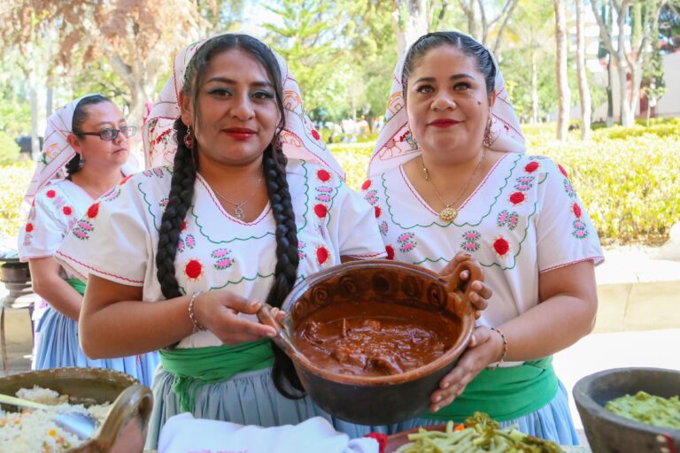 Feria Regional Gastronómica de la Mixteca promueve la comida tradicional