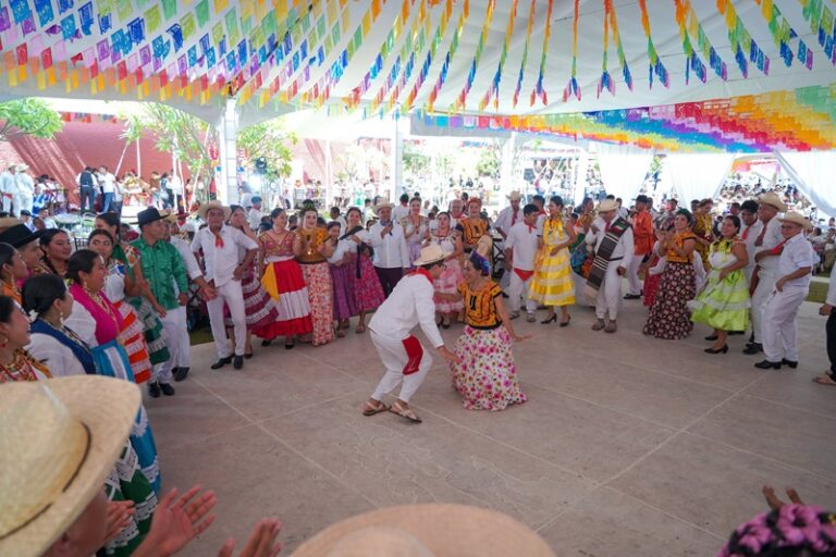 Refrendan las 16 etnias y el pueblo afromexicano sus lazos de fraternidad en la tradicional Comida de la Hermandad