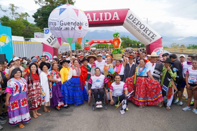 Con la participación de más de 3 mil personas, realizan Carrera Atlética 7K Guelaguetza 2024