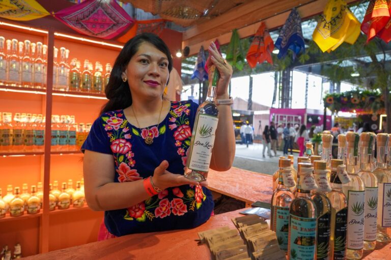 Inicia con éxito la Feria del Mezcal 2024; bebida ancestral de las y los oaxaqueños