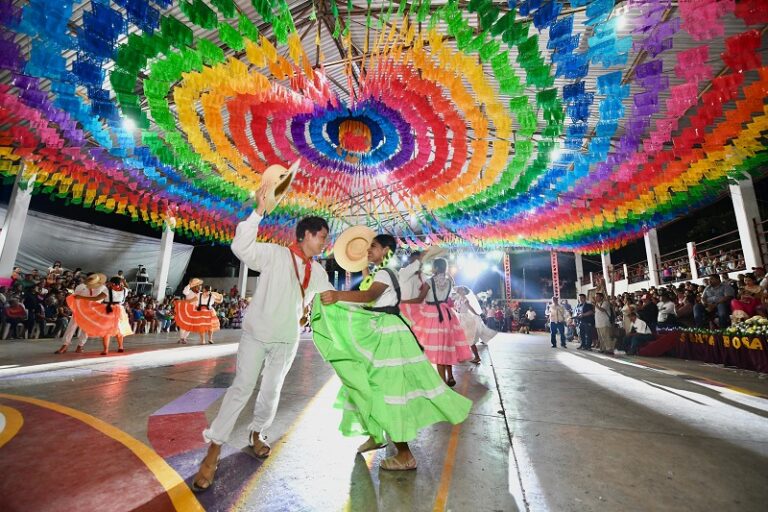 Celebran la Guelaguetza Chinanteca 2024 en San Lucas Ojitlán   