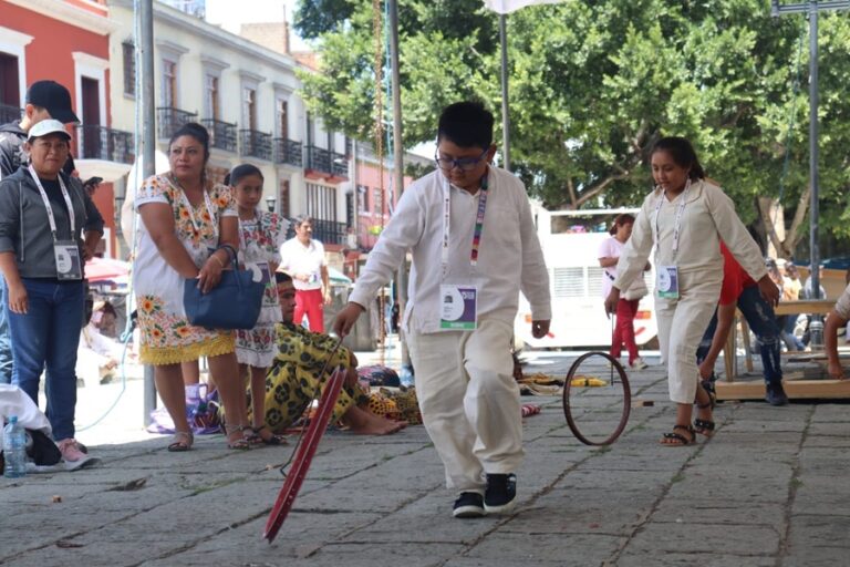 Realizan talleres de juegos autóctonos y tradicionales de diversos estados del país en Oaxaca