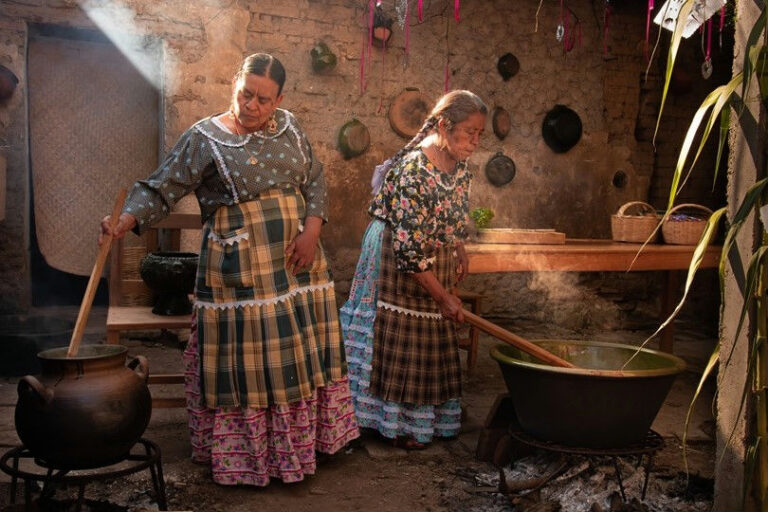 Invitan a oaxaqueñas al programa «Nueva Generación de Cocineras Tradicionales: Puente de sabor entre Francia y México»
